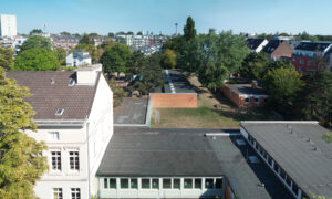 Blick von Westen auf das Gelände der Schule Lindweiler Hof in Köln Bickendorf Stand heute.